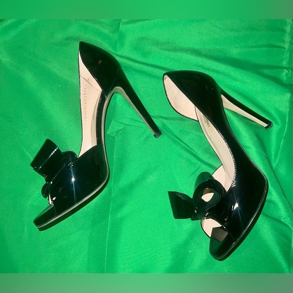 Elegant Black Patent Leather Valentino Heels with Bow size 37.5 - Picture 5 of 16